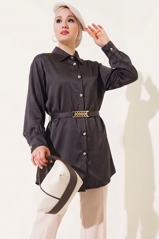 Chemise satinée avec ceinture