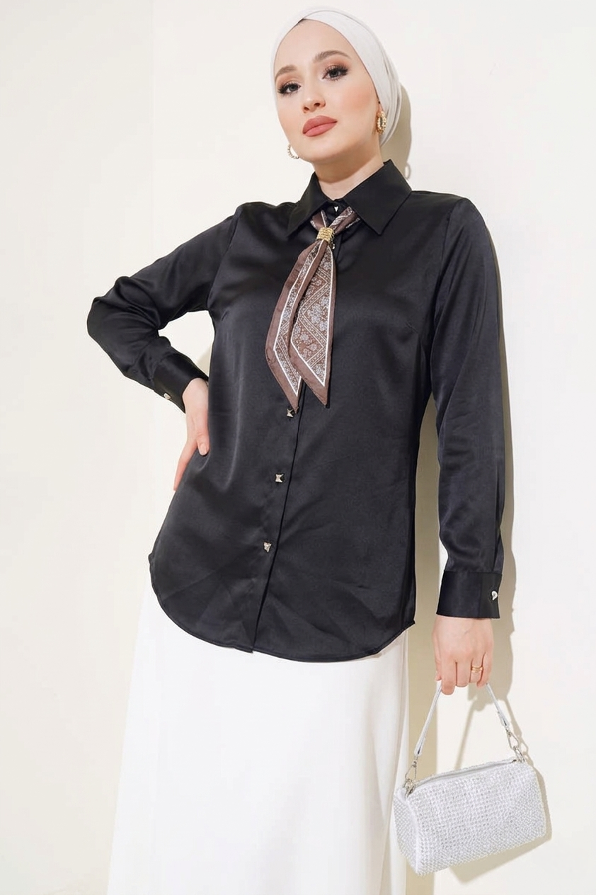 Chemise satinée cravate