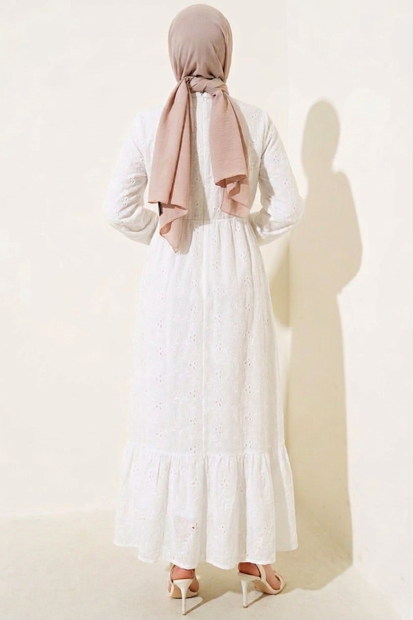 Robe brodée