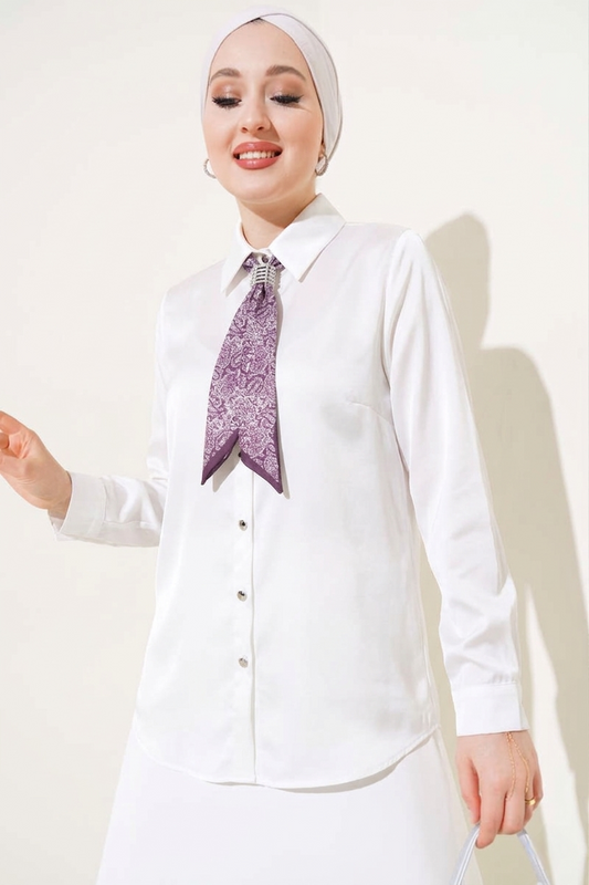 Chemise satinée cravate